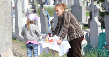 Picnicurile din cimitirele Constanței, păzite cu bodyguarzi - 3