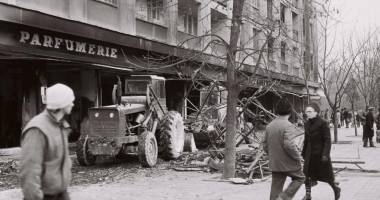 Imagini document / 25 DE ANI DE LA REVOLUȚIE - 22 decembrie 1989: Fuga lui Ceaușescu și zeci de mii de oameni în stradă, sub tiruri de gloanțe - 10