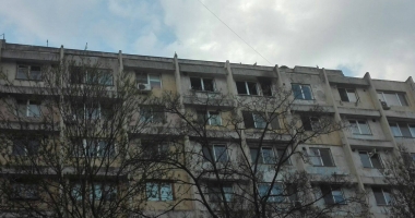 Galerie foto. PANICĂ ÎNTR-UN BLOC DIN CONSTANȚA. Zeci de locatari evacuați, după ce un apartament a fost cuprins de flăcări - 5