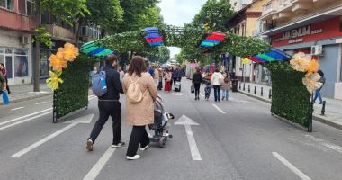 FOTO / Noaptea Muzeelor i-a scos pe constănțeni din case! Cozile de la burgeri, mai mari decât cele de la instituțiile culturale - 5