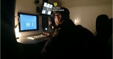 Stire din Eveniment : Cinci migranți turci și o călăuză, depistați de polițiștii de frontieră constănțeni