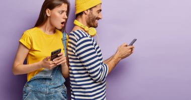 Cine şi-a uitat Facebook-ul deschis?