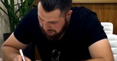 Stire din Eveniment : Cine îi apără pe lupii de mare? Povestea unui naufragiat