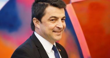 Stire din Cultură-Educație : Klaus Iohannis a semnat decretul de numire a lui Daniel Breaz ca ministru interimar al Educației