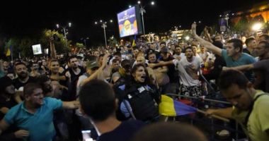 Stire din Eveniment : Protestatarii care au bătut o jandarmeriță la mitingul diasporei din 10 august au fost eliberați