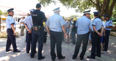 Stire din Eveniment : Cine îi apără pe polițiștii bătuți, mușcați sau scuipați de infractori