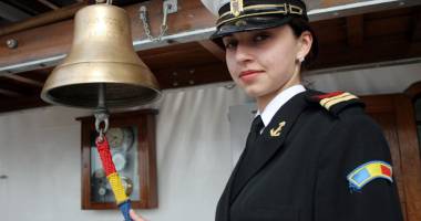 Stire din Economie : Cine le apără pe femeile marinar?