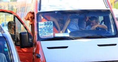 Cine protejează firmele de maxi-taxi din Constanța? Tăcerea se așterne peste afacerile cu călători - 2