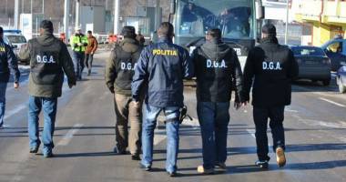Stire din Eveniment : Cine sunt cei trei polițiști acuzați că îi ajutau pe hoți să fure carburant  din portul Constanța