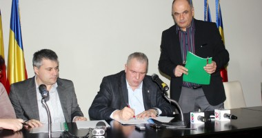 Stire din Politică-Administrație : Cine va fi "succesorul" lui Nicușor Constantinescu. Consilierii județeni chemați să voteze