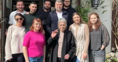 Stire din Eveniment : Mama lui Marcel Ciolacu a murit. Colegii din PSD îi transmit mesaje de condoleanțe