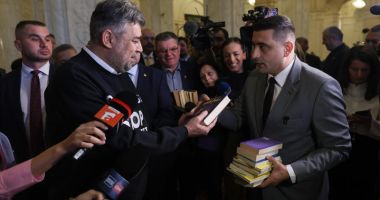 Stire din Politică-Administrație : Marcel Ciolacu, schimb de replici cu George Simion pe holurile Parlamentului