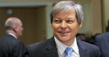 Stire din Politică-Administrație : Guvern: Salariul premierului Cioloș a fost în ianuarie de 15.825 de lei