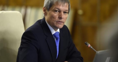 Premierul Cioloș vizitează victimele de la Colectiv