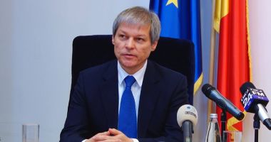 Stire din Politică-Administrație : Dacian Cioloș: "Preocuparea celor care guvernează este să scape mai repede de dosarele penale"