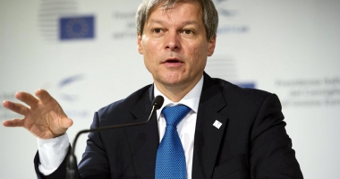 Stire din Politică-Administrație : Premierul Cioloș: Oamenii nu trebuie să mai consume timp și nervi  la ghișee
