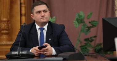 Stire din Eveniment : Droguri descoperite sub mașina unui senator USR. Susține că i-au fost plantate