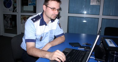 Stire din Eveniment : "Au polițiștii rutieri din Constanța normă de amenzi? Cât mai e șpaga pentru un permis?"