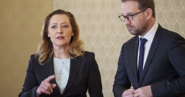 Stire din Politică-Administrație : Circ în USR: Dominic Fritz preia informal conducerea partidului și atribuțiile Elenei Lasconi