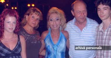 Stire din Monden : Restaurantul Cireșica a rămas fără cântăreața lui Traian Băsescu