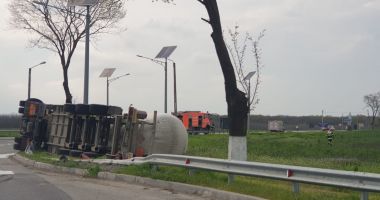 Cisternă plină cu combustibil, răsturnată în apropierea Aeroportului Mihail Kogălniceanu - 3