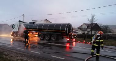Stire din Eveniment : Cisternă încărcată cu alcool, cuprinsă de flăcări