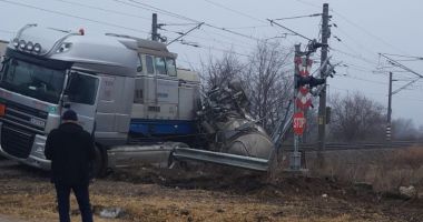 Cisternă cu motorină, lovită de tren, în Portul Constanța - 4