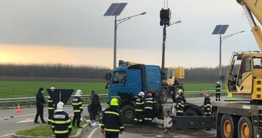Cisternă plină cu combustibil, răsturnată în apropierea Aeroportului Mihail Kogălniceanu - 8