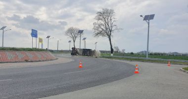 Cisternă plină cu combustibil, răsturnată în apropierea Aeroportului Mihail Kogălniceanu - 7