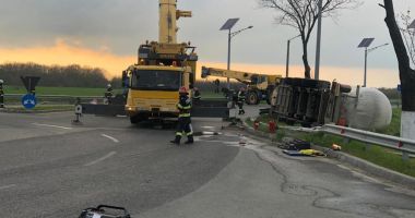 Cisternă plină cu combustibil, răsturnată în apropierea Aeroportului Mihail Kogălniceanu - 10