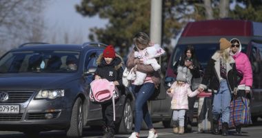 Stire din Politică-Administrație : Cîţu, despre refugiaţii din Ucraina: Am discutat cu preşedinţii de CJ şi primarii liberali, le-am spus să le ofere toate condițiile