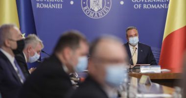 Stire din Politică-Administrație : Surse: Certificatul COVID va fi adoptat până la finalul anului. Premierul Ciucă nu e de acord cu asumarea răspunderii