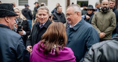 Stire din Politică-Administrație : Sondaj CIRA la comanda EVZ: Nicolae Ciucă în turul doi. Bătălia finală se va da între candidații PNL și PSD