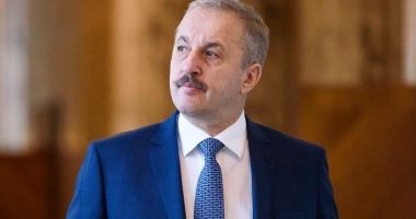 Stire din Politică-Administrație : Vasile Dîncu a scăpat de remaniere. Nicolae Ciucă nu i-a cerut demisia