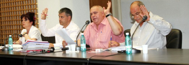 Stire din Politică-Administrație : Nicușor îi arde pe primarii pedeliști la bani