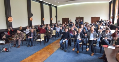 Stire din Politică-Administrație : Problemele de interes județean, dezbătute  de consilierii CJC. Primăriile au primit bani