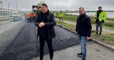 Stire din Politică-Administrație : Preşedintele Florin Mitroi monitorizează asfaltarea drumurilor din judeţ