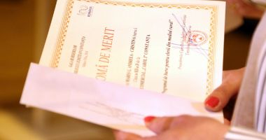 Elevii merituoși, răsplătiți cu burse de CJC - 2