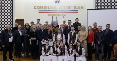 Stire din Politică-Administrație : CJC reunit în ultima ședință a anului 2019. "Să încercăm să fim mai buni!"