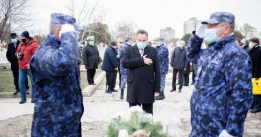 Stire din Politică-Administrație : Preşedintele CJC, Mihai Lupu, a depus o coroană de flori în memoria martirilor