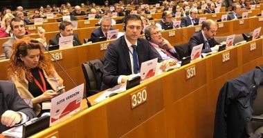 Stire din Politică-Administrație : Liderul CJC,  de la Bruxelles: "Se vor crea premisele unei mai bune colaborări  între regiuni"