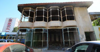 O clădire abandonată din oraș va fi demolată - 1
