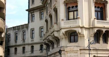 Mărire și decădere. Ieri - hotel de lux, azi - cu placaje în geam! - 9