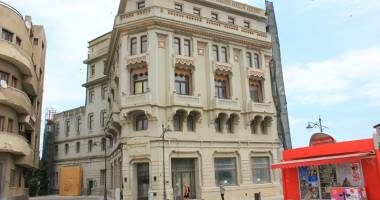 Mărire și decădere. Ieri - hotel de lux, azi - cu placaje în geam! - 2