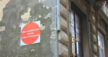 Stire din Social : CONSTANȚA ȘI AMENINȚAREA CUTREMURULUI. Grădinițe, școli, licee, în clădiri cu risc seismic. "Ne rugăm să nu ne prindă copiii la ore"