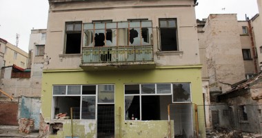 Hoții demolează centrul comercial al Constanței - 2