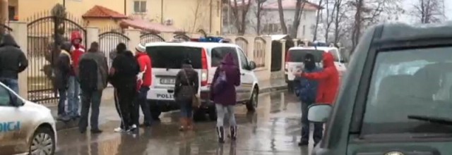 Stire din Eveniment : DESCINDERI cu mascați / Cum își cumpără interlopii dosarele din instanță