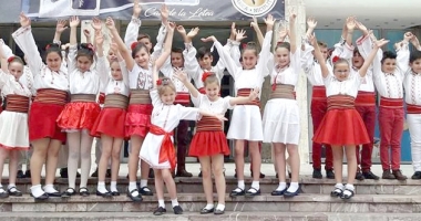 Stire din Cultură-Educație : Elevii Liceului "Anghel Saligny" au filmat cel de-al treilea videoclip