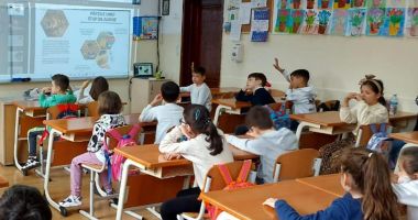 Școala a început cu stângul  pentru anumiți elevi! "E nedrept ceea ce a pățit copilul meu" - 2