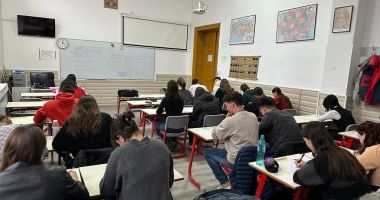 Stire din Cultură-Educație : La simularea națională a Bacalaureatului sunt înscriși 5604 elevi constănțeni